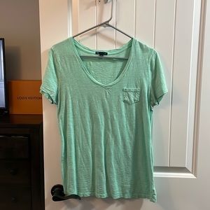 GAP v-neck shirt